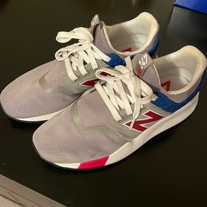 Men's NEW BALANCE® 247V2 TEAM size 5 (women 6.5) lightly used super comfy